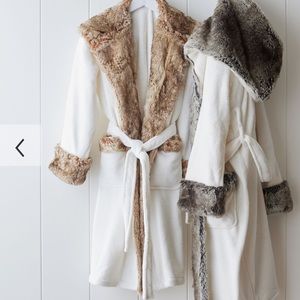 Pottery Barn Faux Fur Ombré Robe- Camel Ombré
